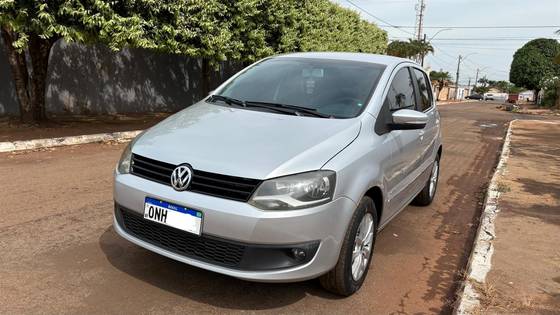VOLKSWAGEN FOX 1.6 MI HIGHLINE 8V FLEX 4P AUTOMATIZADO VOLKSWAGEN FOX 1.6 MI HIGHLINE 8V FLEX 4P AUTOMATIZADO